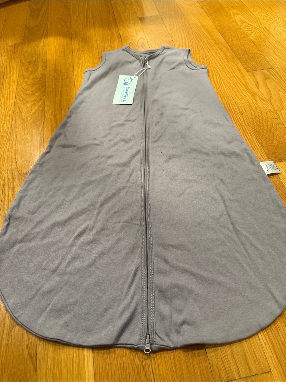 NWT Yoofoss baby sleep sack size medium.